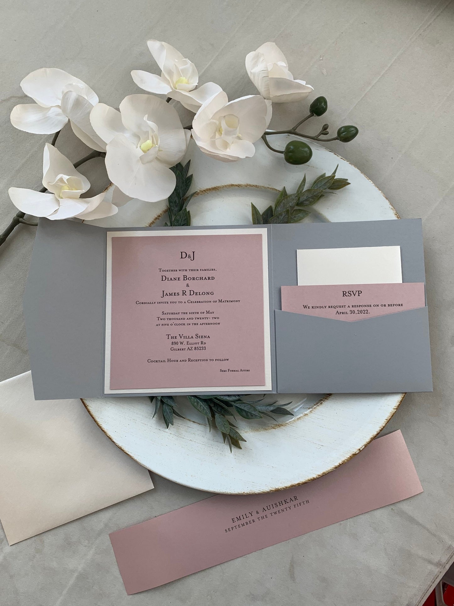 Dee Invitation Suite